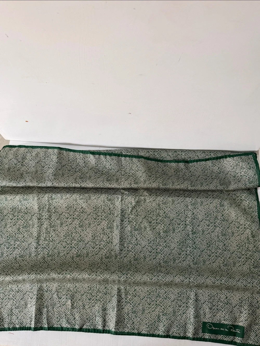 Oscar De La Renta Vintage 1960’s Green Patterned Silk Scarf 🧣 22” by 23”